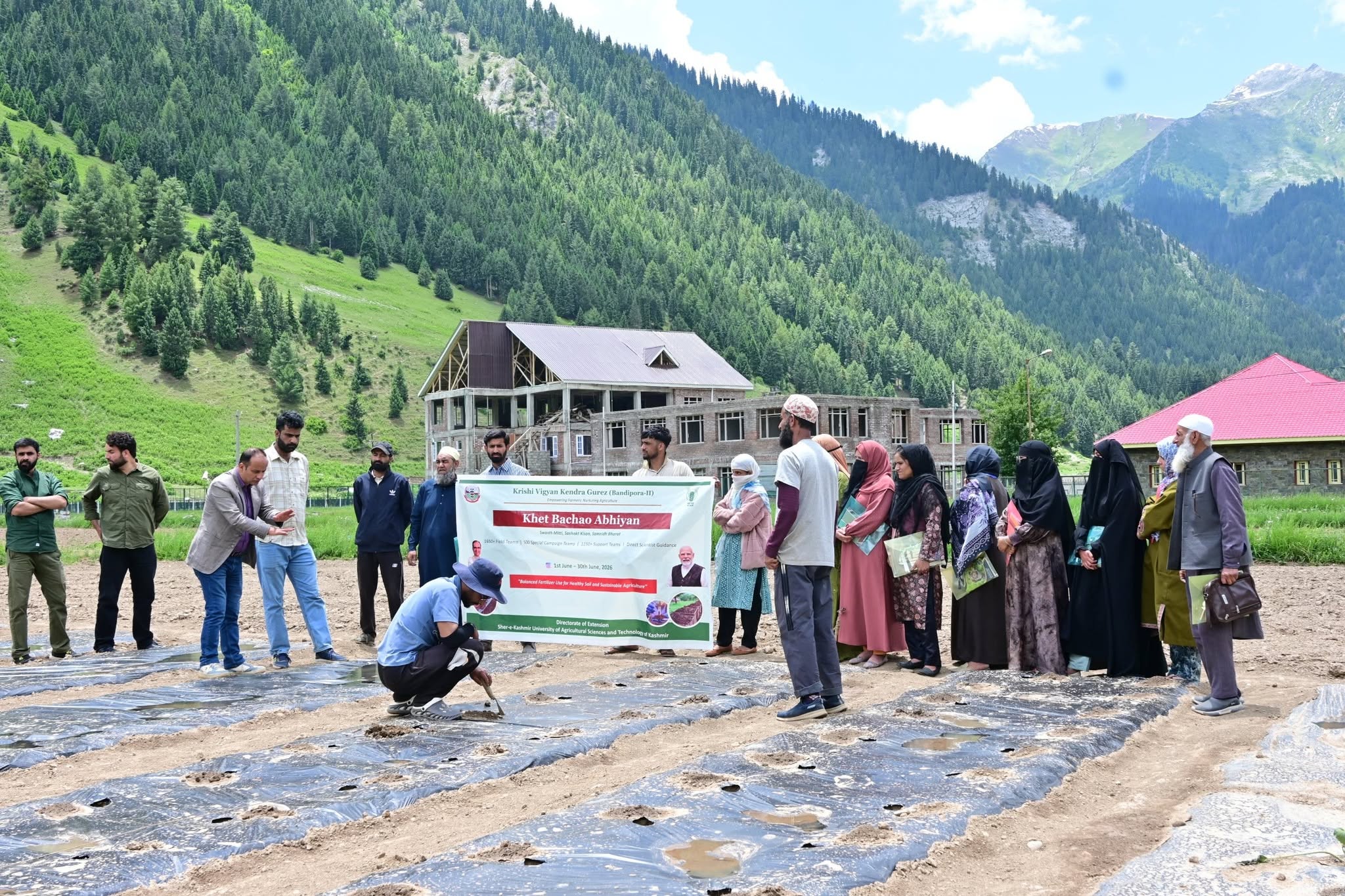 Khet Bachao Abhiyan mulching demonstration